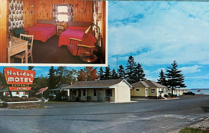Holiday Motel - Vintage Postcard